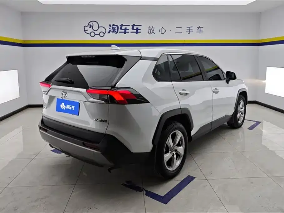 Toyota RAV4 — фото 2