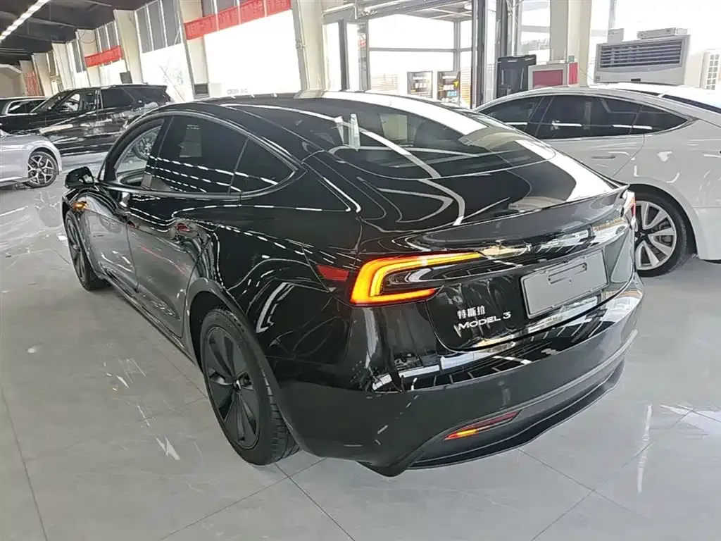Tesla Model 3 — фото 3