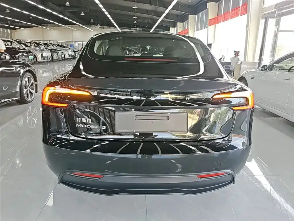 Tesla Model 3 — фото 8