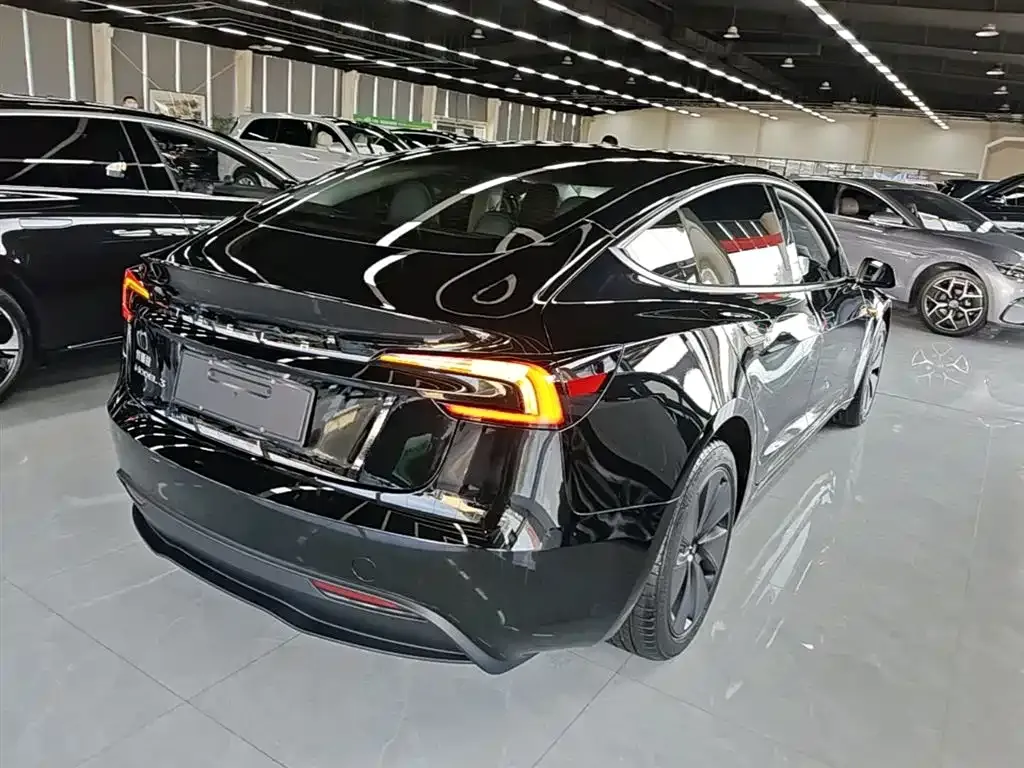 Tesla Model 3 — фото 10