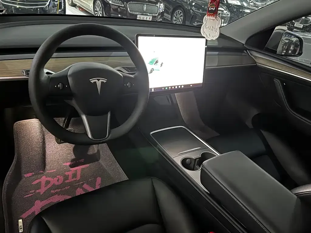 Tesla Model Y — фото 3
