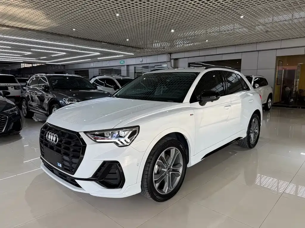 Audi Q3 — фото 1