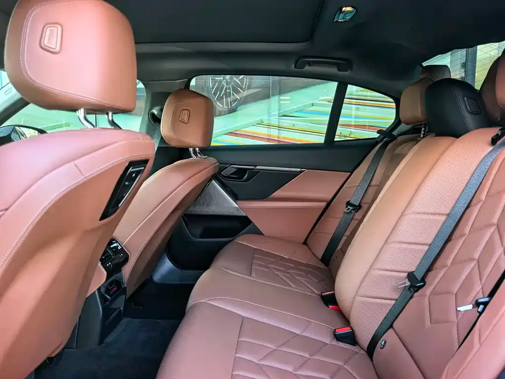 BMW i5 2025 из CN, фото 2