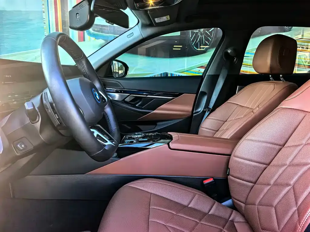 BMW i5 2025 из CN, фото 5