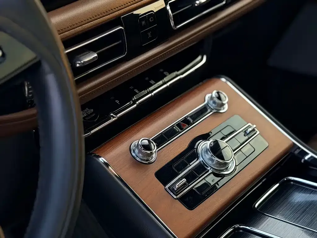 Lincoln Aviator — фото 8