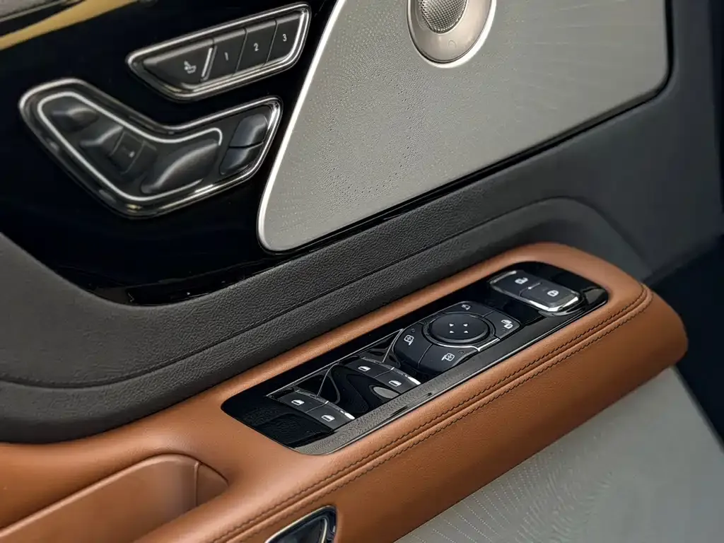 Lincoln Aviator — фото 9