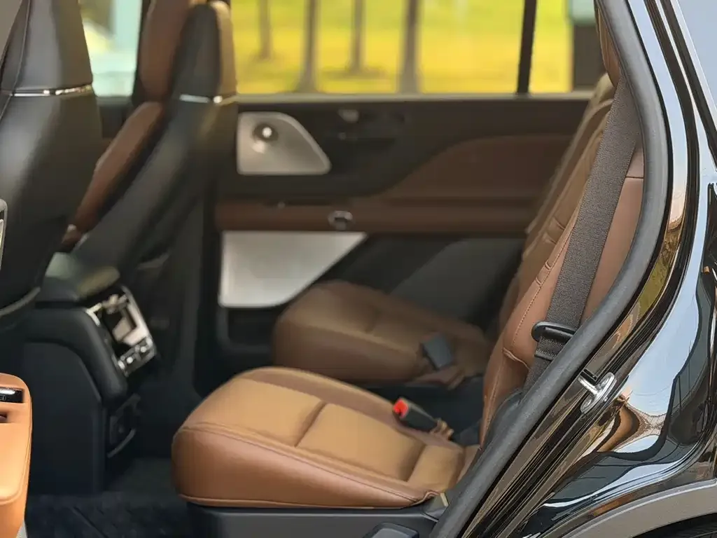 Lincoln Aviator — фото 10