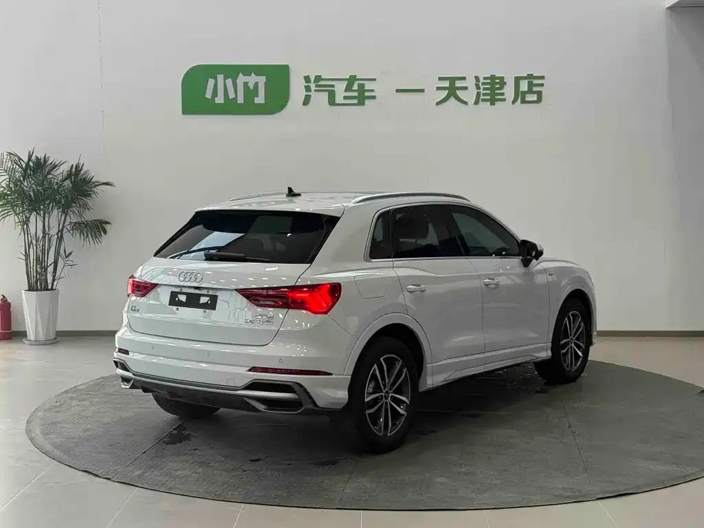 Audi Q3 — фото 10