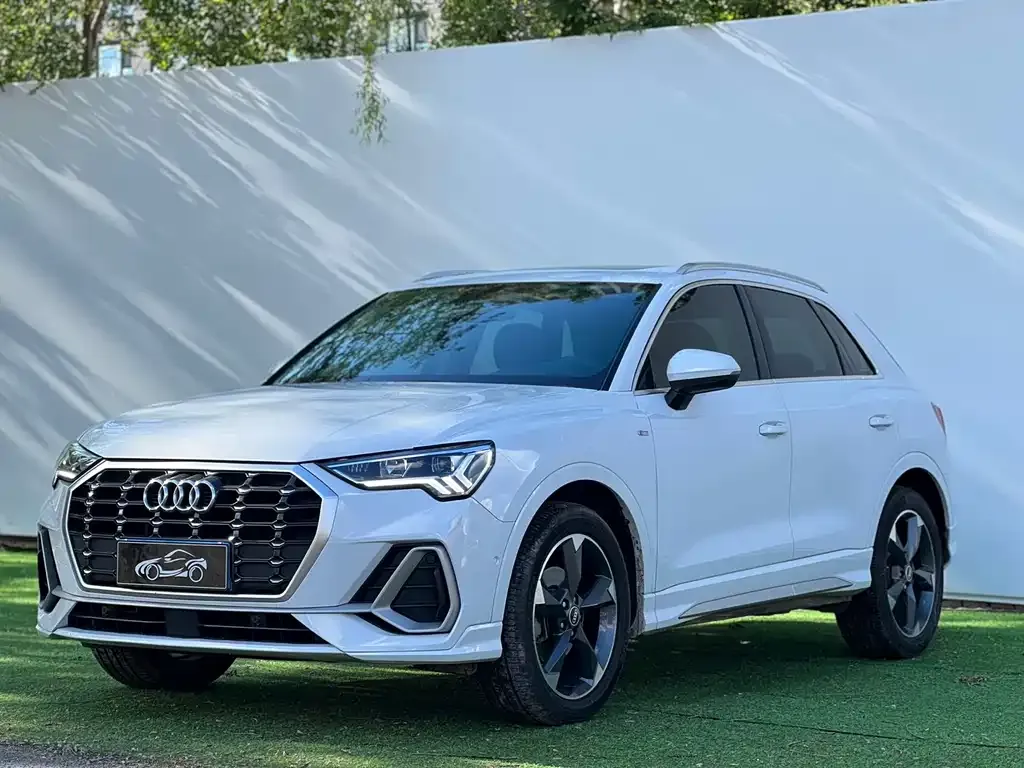 Audi Q3 — фото 1