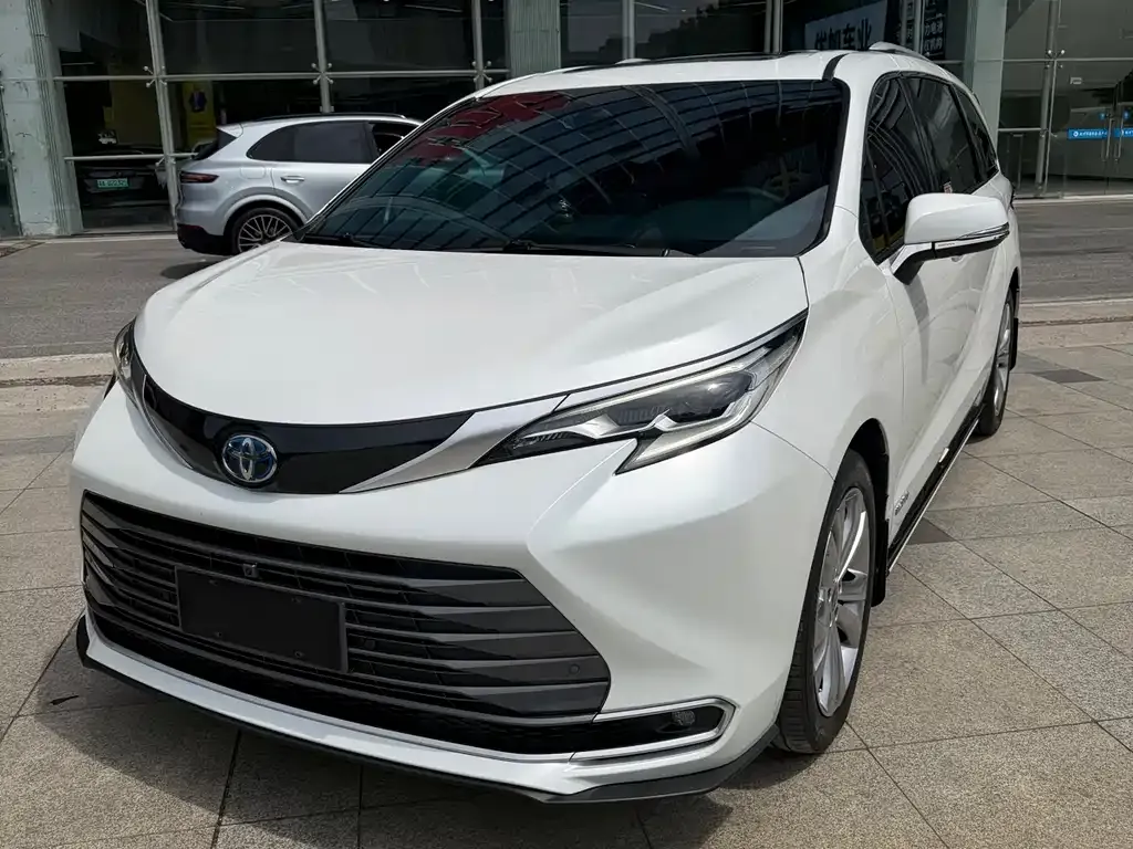 Toyota Sienna — фото 5