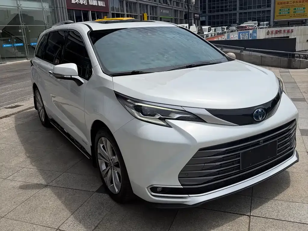 Toyota Sienna — фото 4