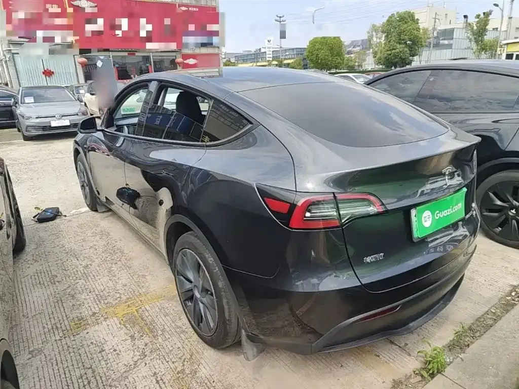 Tesla Model Y — фото 9
