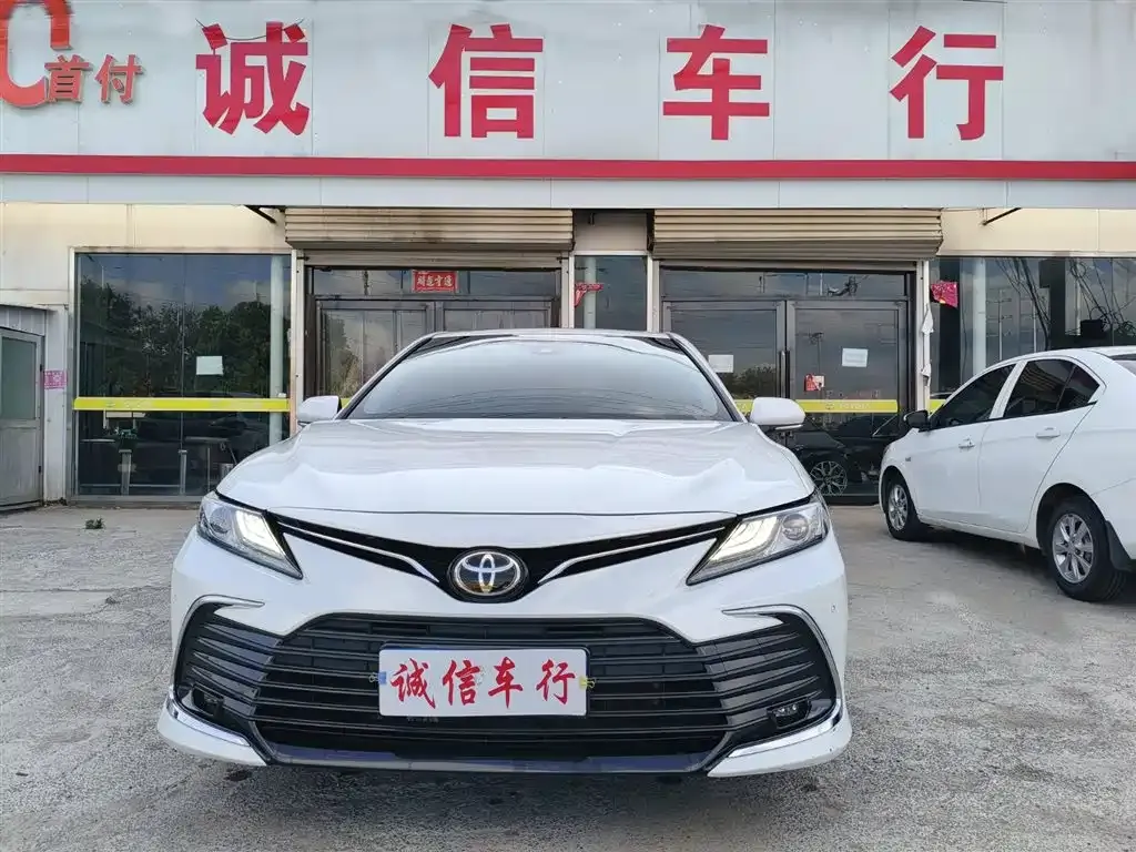Toyota Camry — фото 2