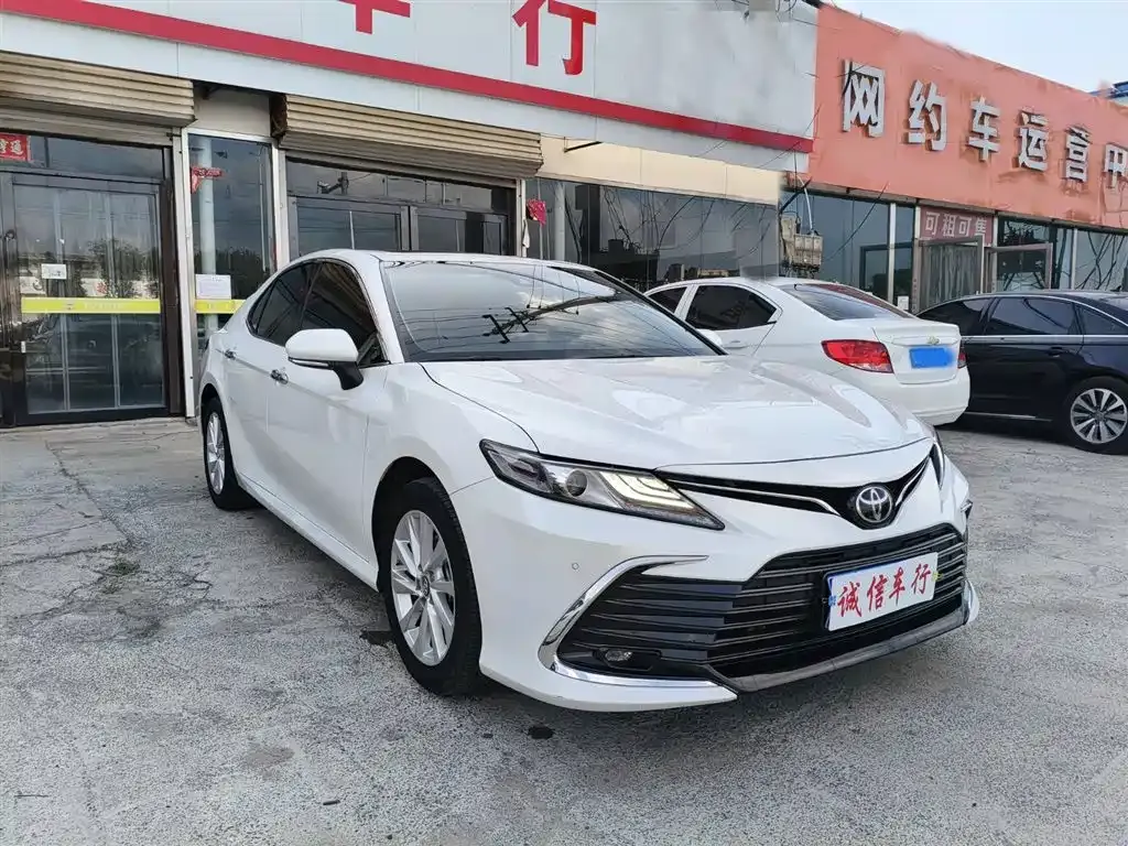 Toyota Camry — фото 5