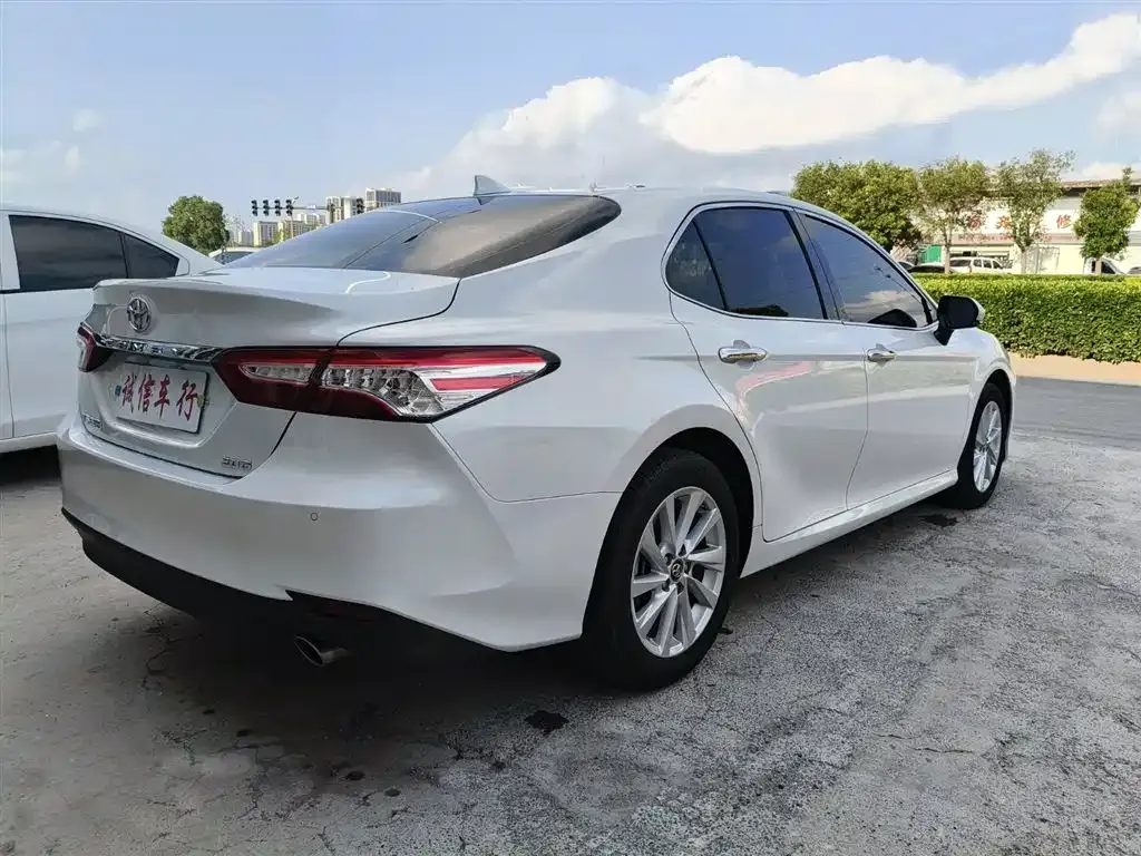 Toyota Camry — фото 8