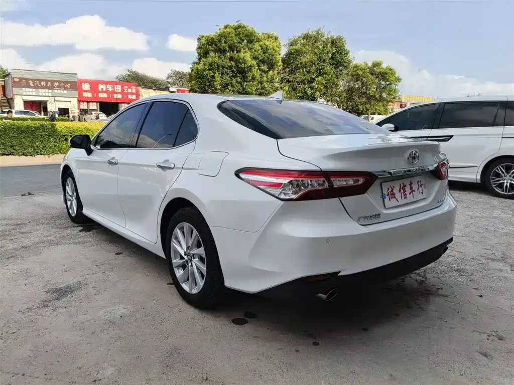 Toyota Camry — фото 10
