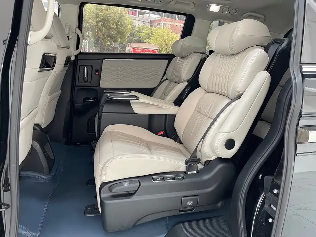 Honda Elysion 2024 из CN, фото 4