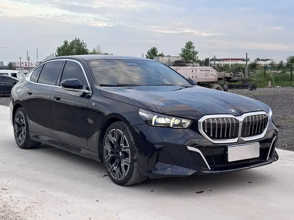 BMW 5 Series — фото 5