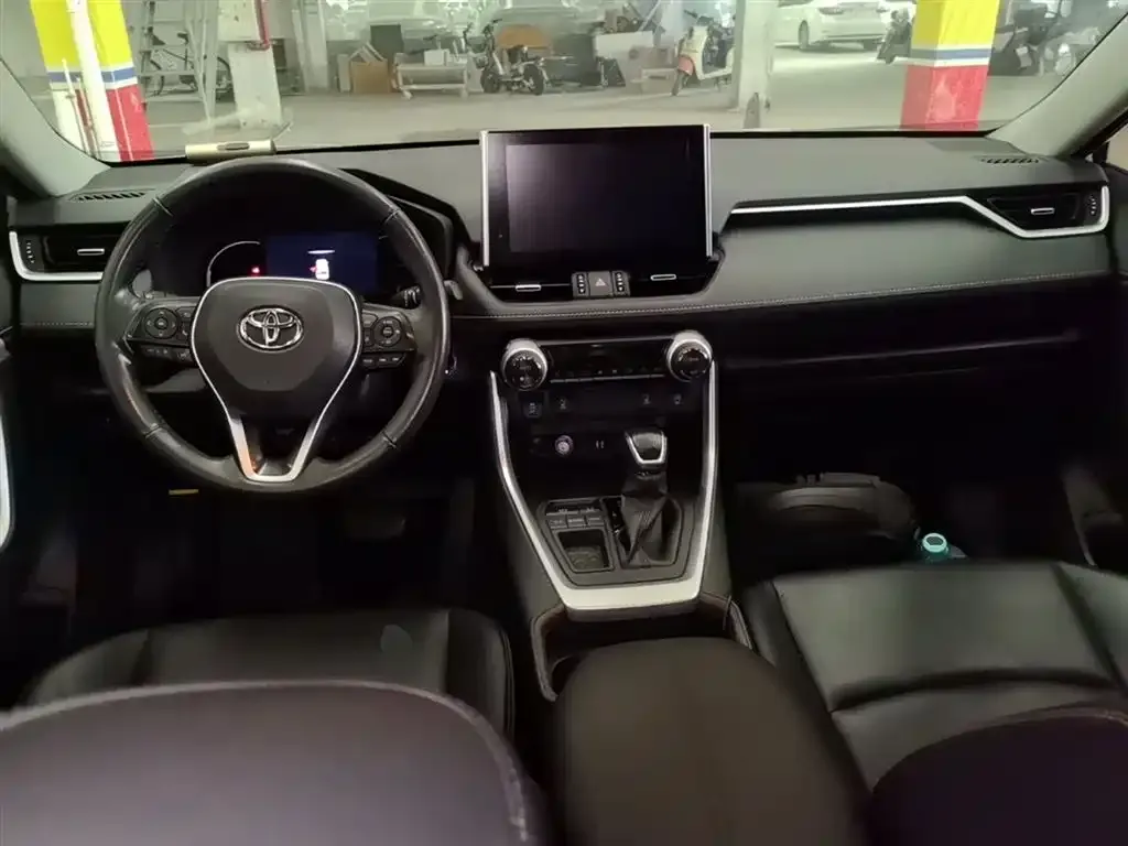 Toyota RAV4 — фото 2
