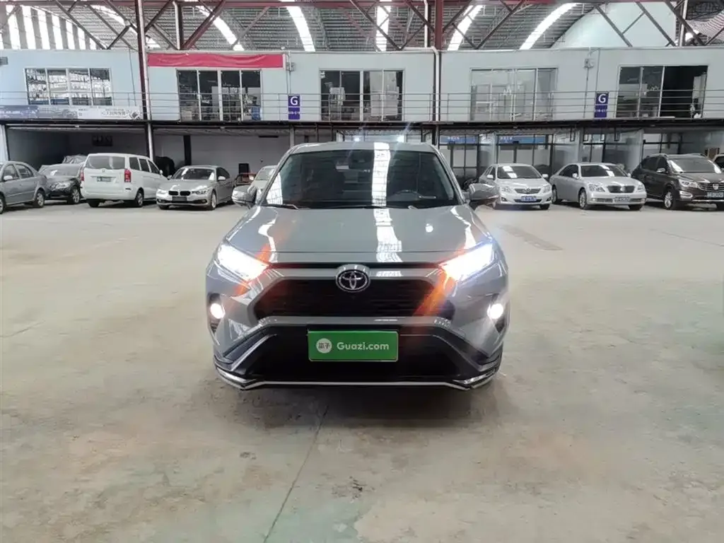 Toyota RAV4 — фото 9