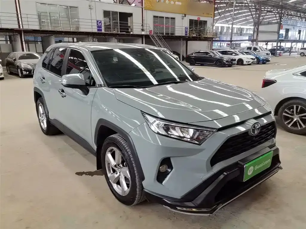 Toyota RAV4 — фото 8