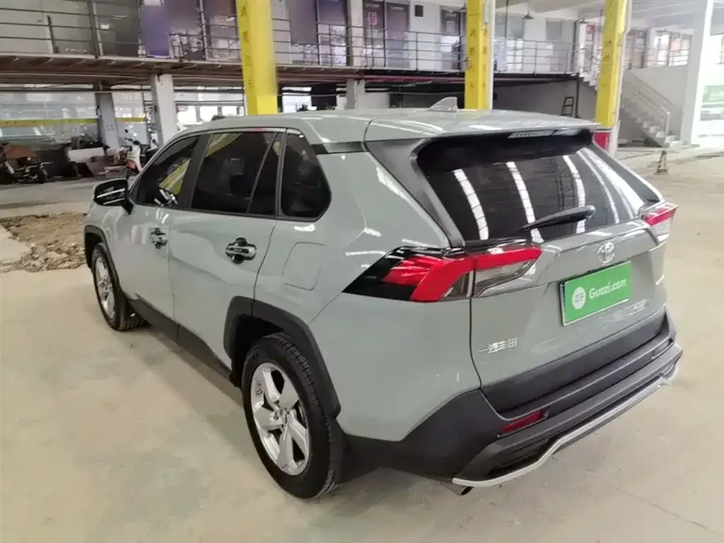 Toyota RAV4 — фото 6