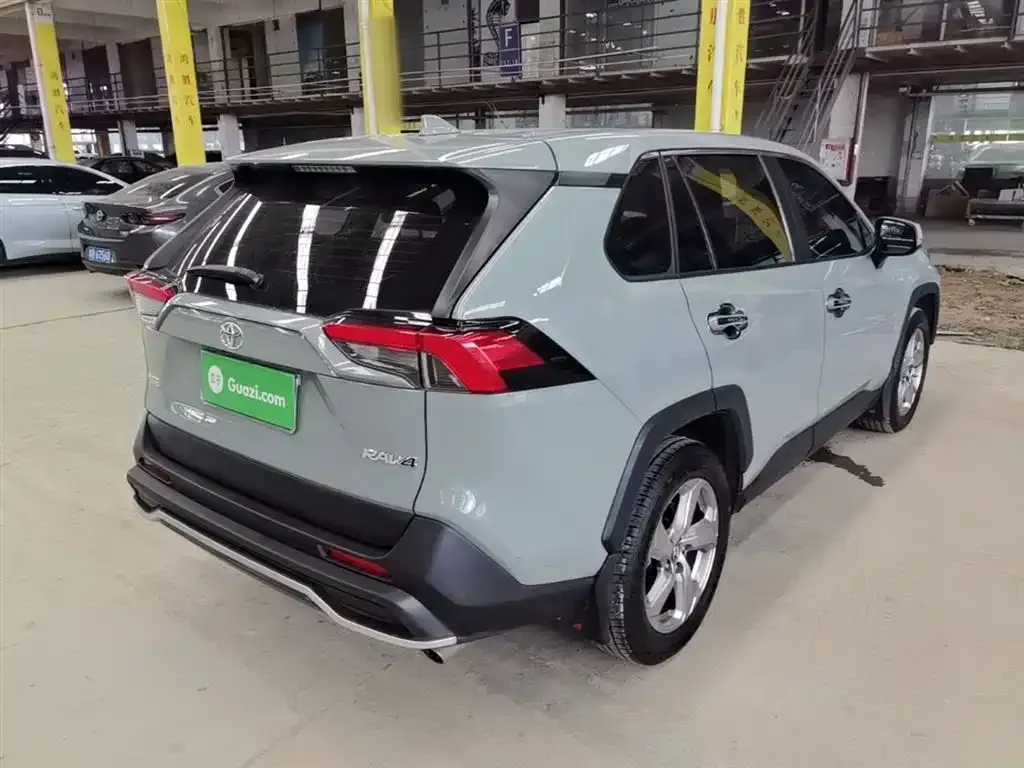 Toyota RAV4 — фото 4