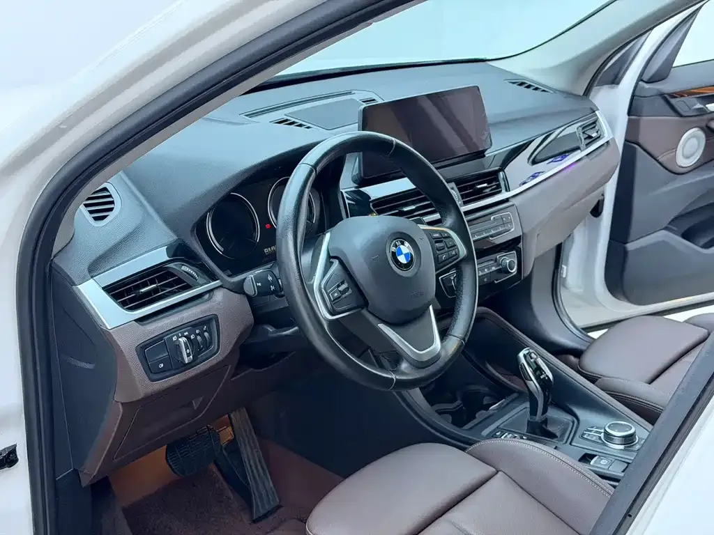 BMW X1 — фото 9