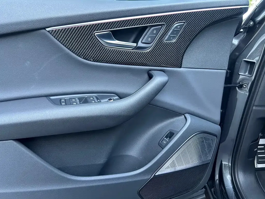 Audi Q7 2021 из CN, фото 10