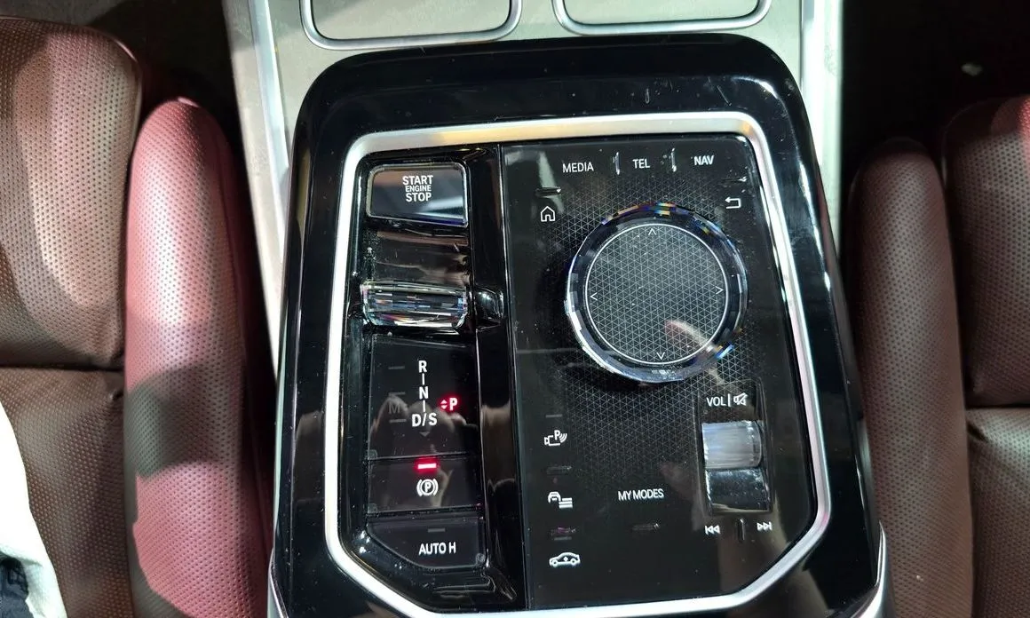 BMW 7-Series 2023 из KR, фото 8