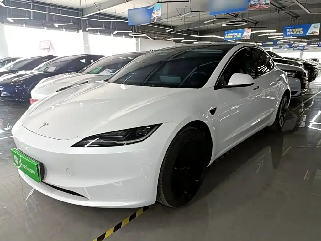 Tesla Model 3 — фото 10