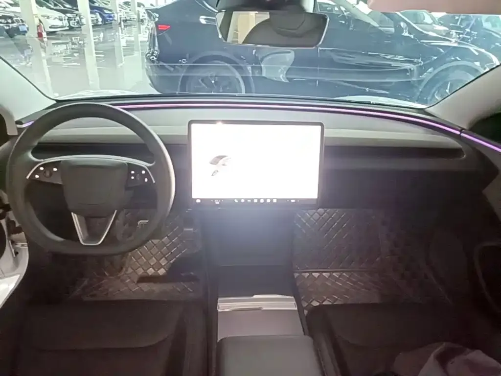 Tesla Model 3 — фото 2