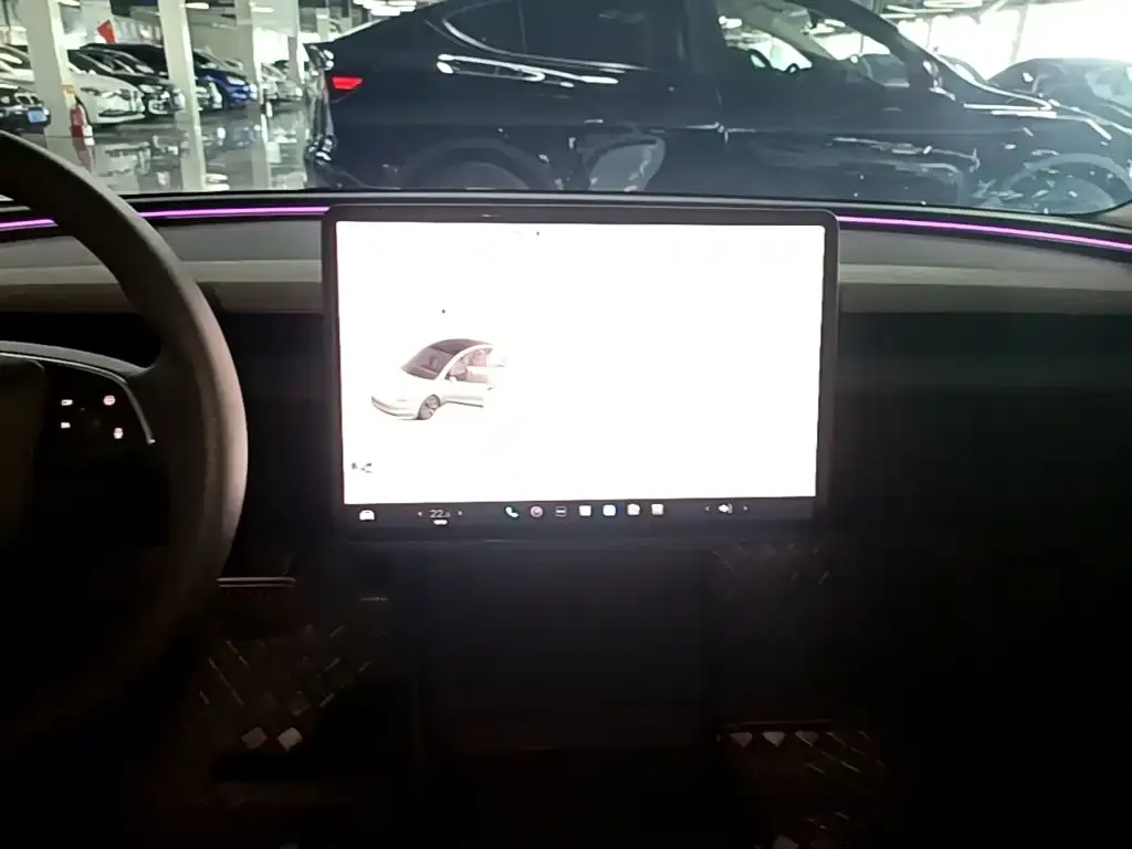 Tesla Model 3 — фото 3