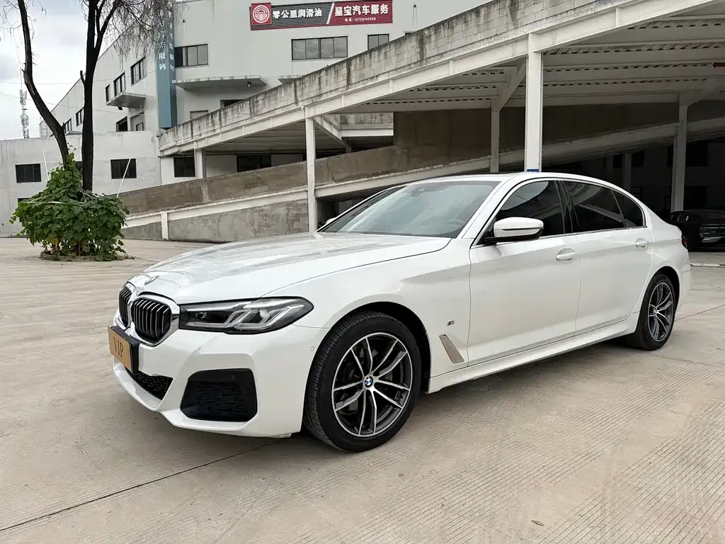 BMW 5 Series — фото 1