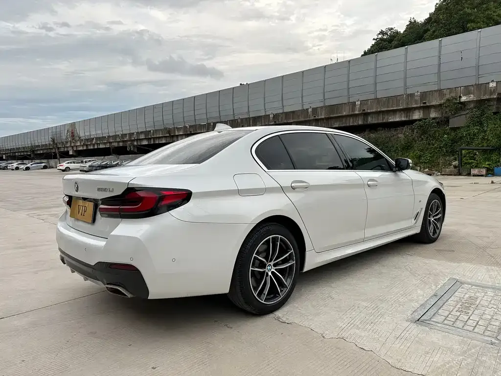 BMW 5 Series — фото 4