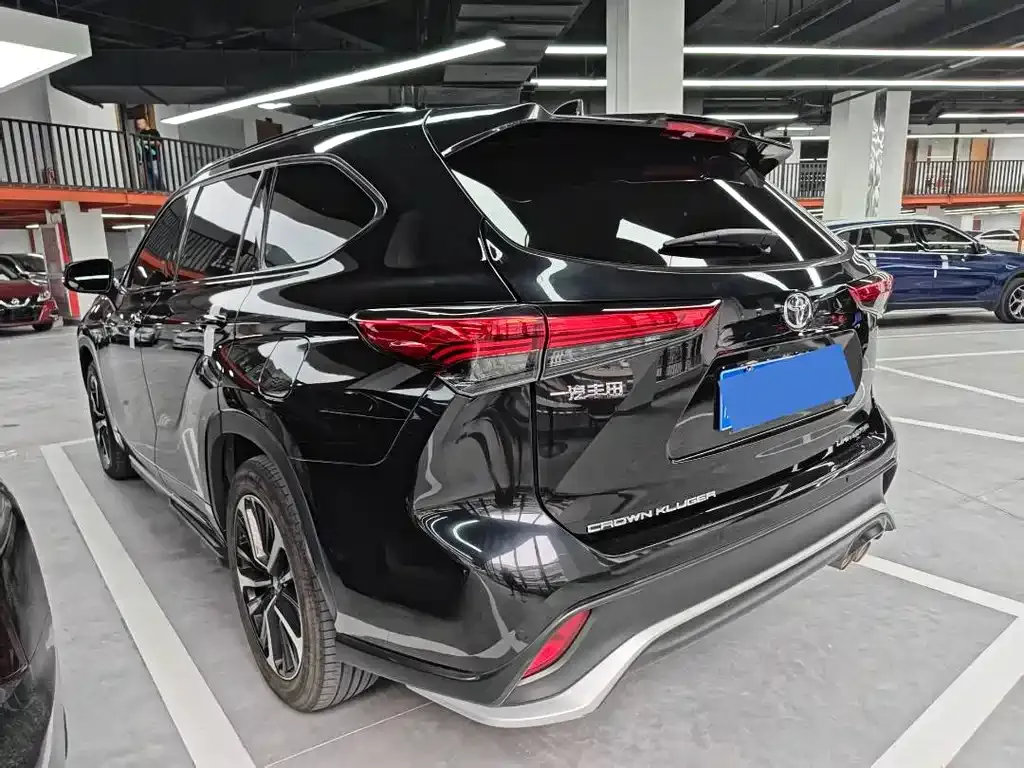 Toyota Crown Kluger 2023 из CN, фото 9