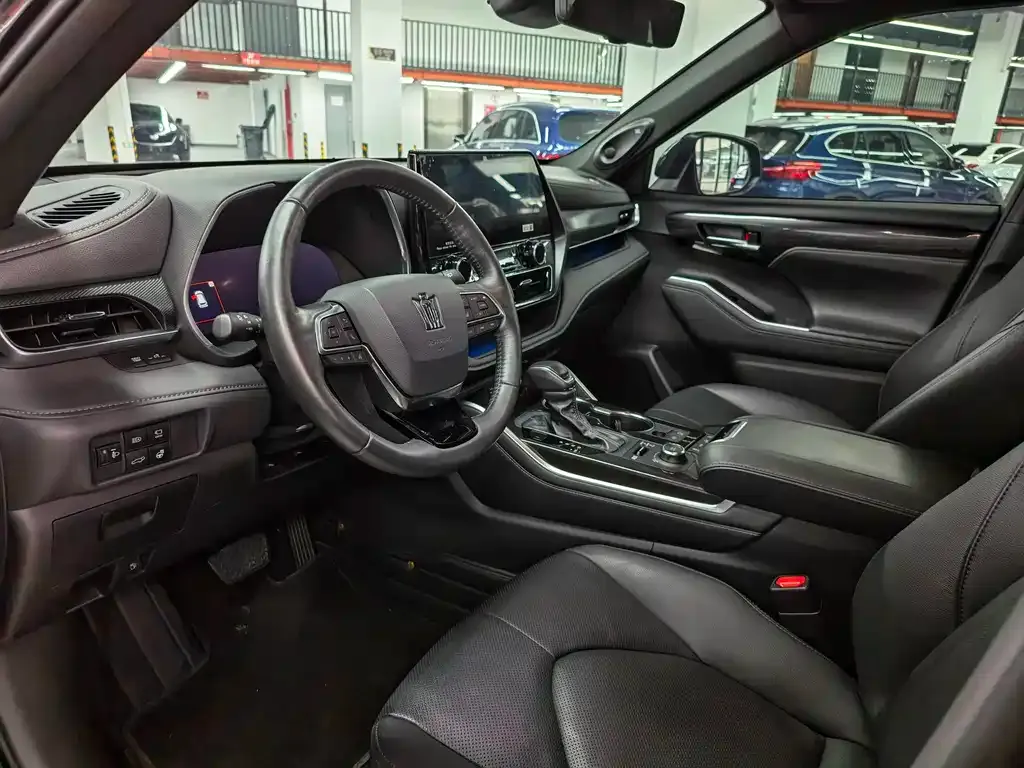 Toyota Crown Kluger 2023 из CN, фото 4