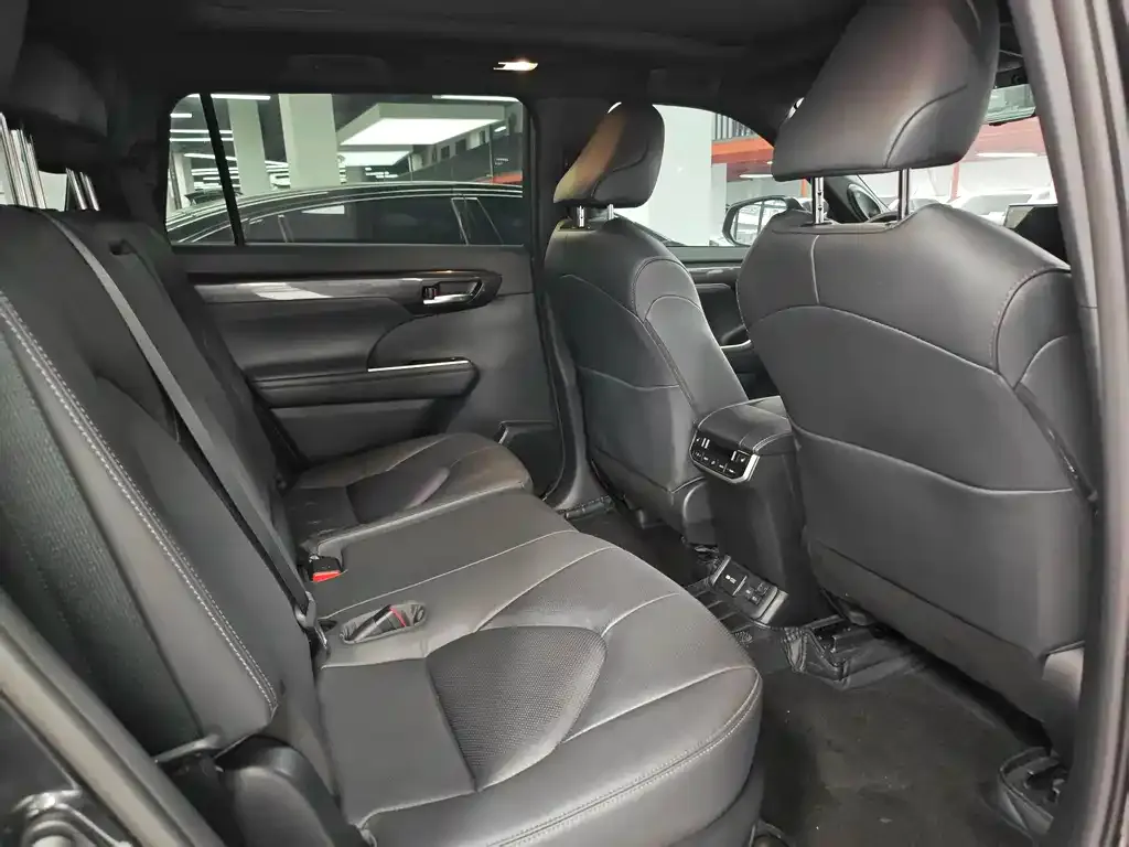 Toyota Crown Kluger 2023 из CN, фото 3