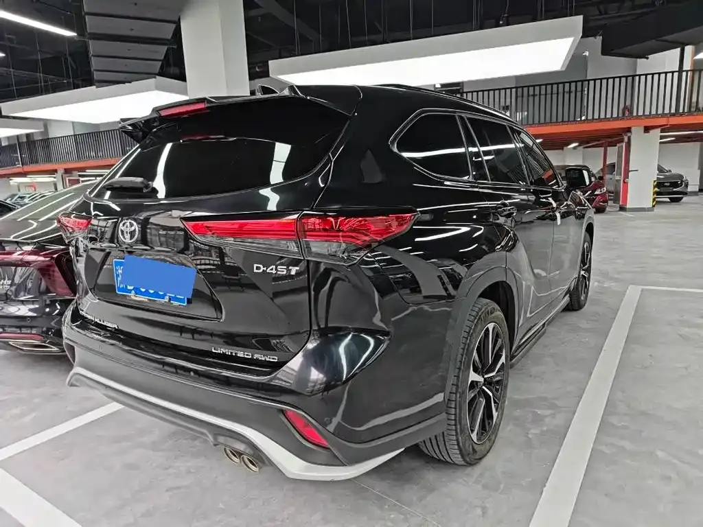 Toyota Crown Kluger 2023 из CN, фото 8