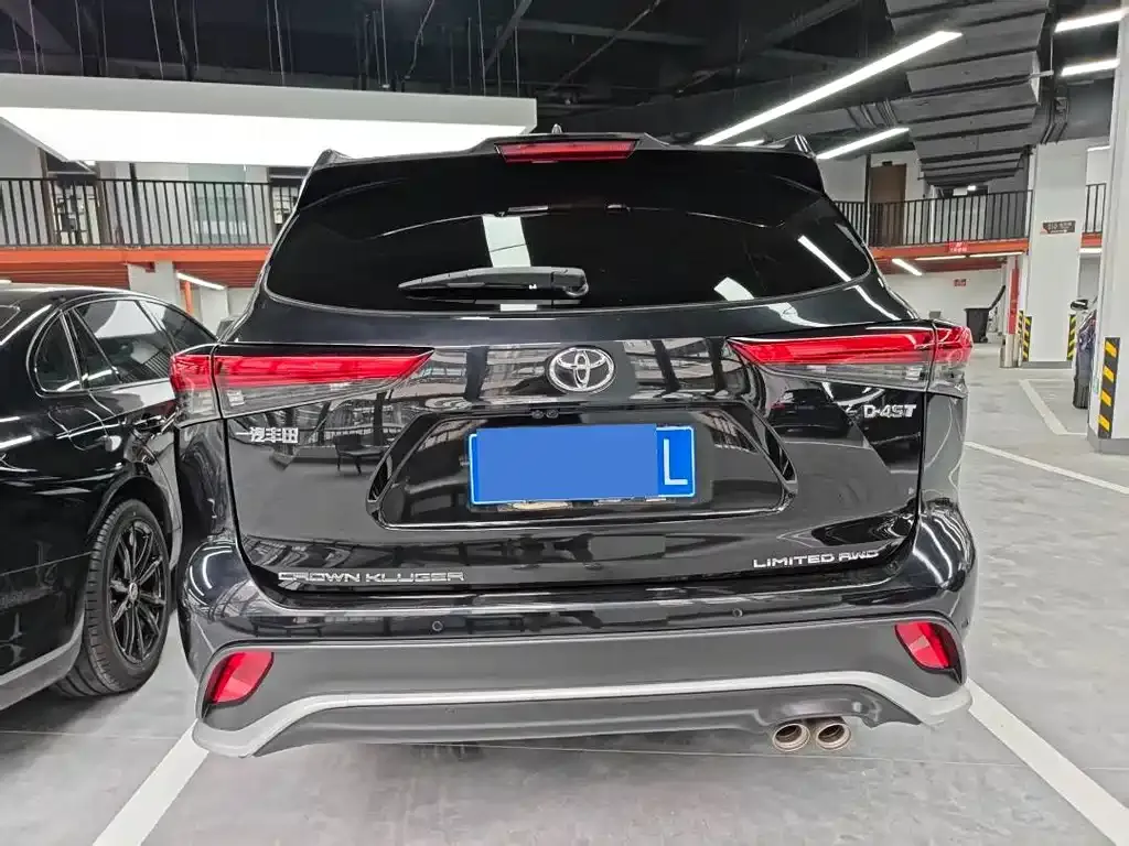 Toyota Crown Kluger 2023 из CN, фото 5