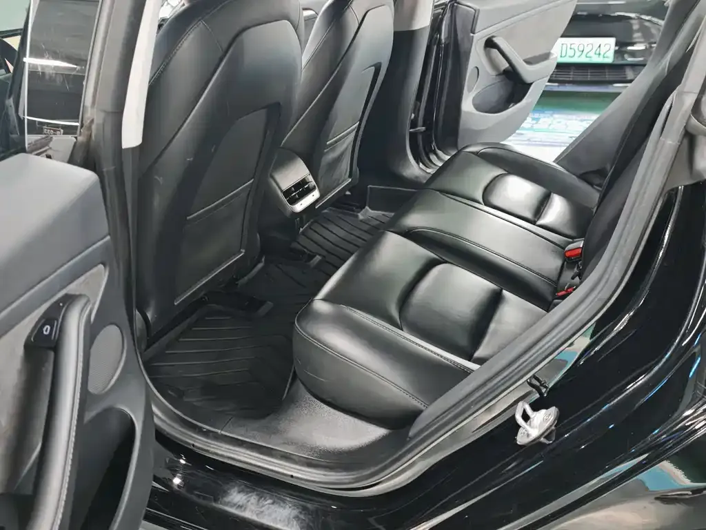 Tesla Model 3 — фото 4