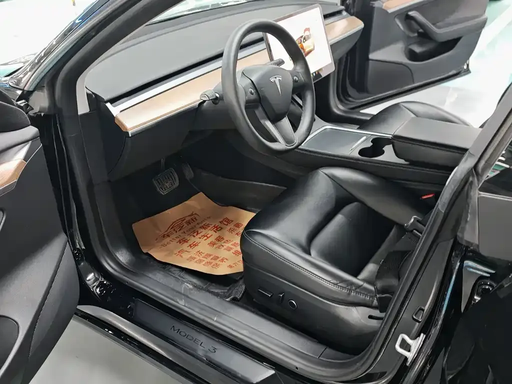 Tesla Model 3 — фото 10