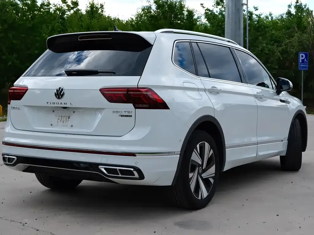 Volkswagen Tiguan L — фото 2
