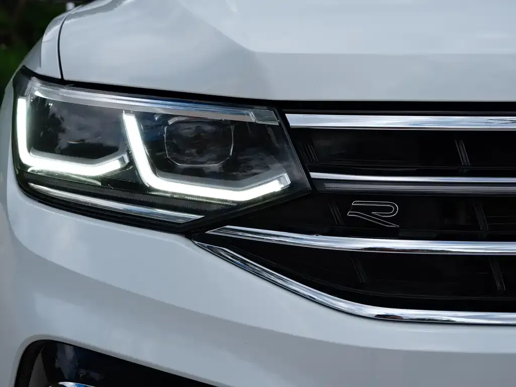 Volkswagen Tiguan L — фото 4