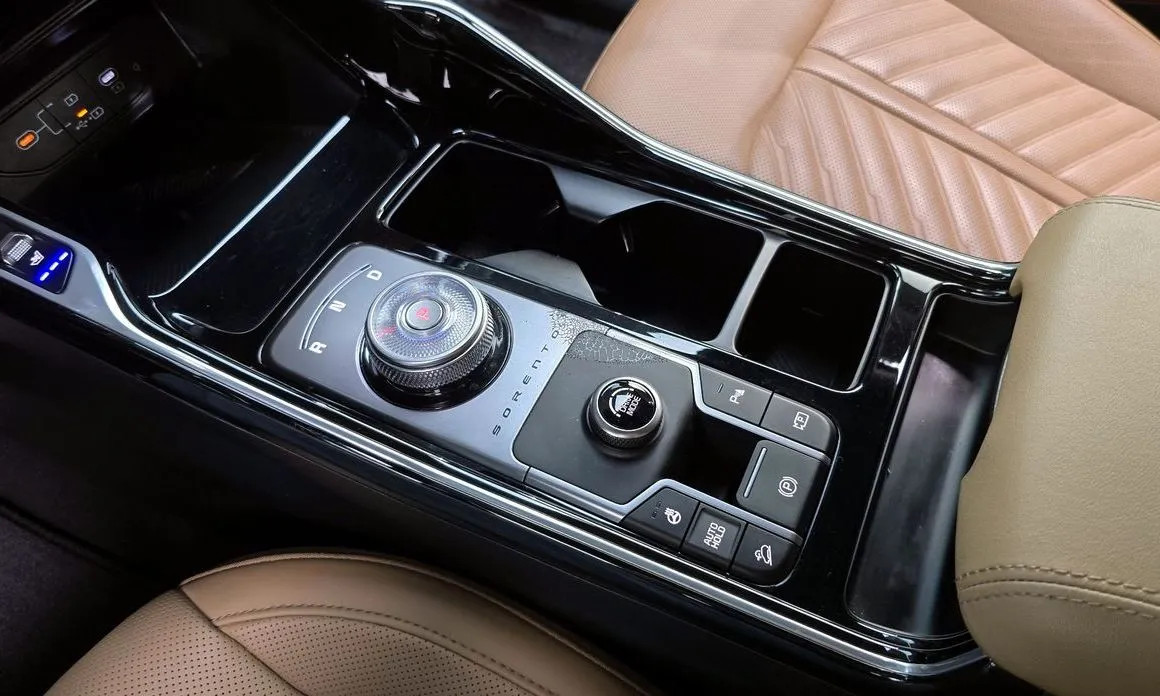 Kia Sorento — фото 10