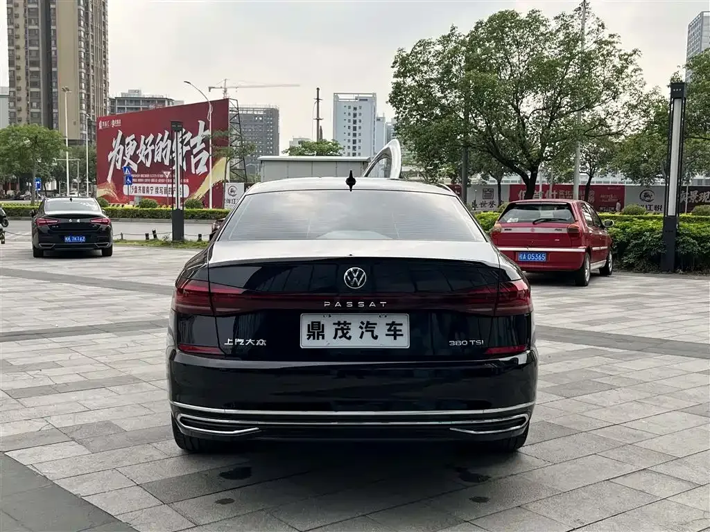 Volkswagen Passat — фото 10