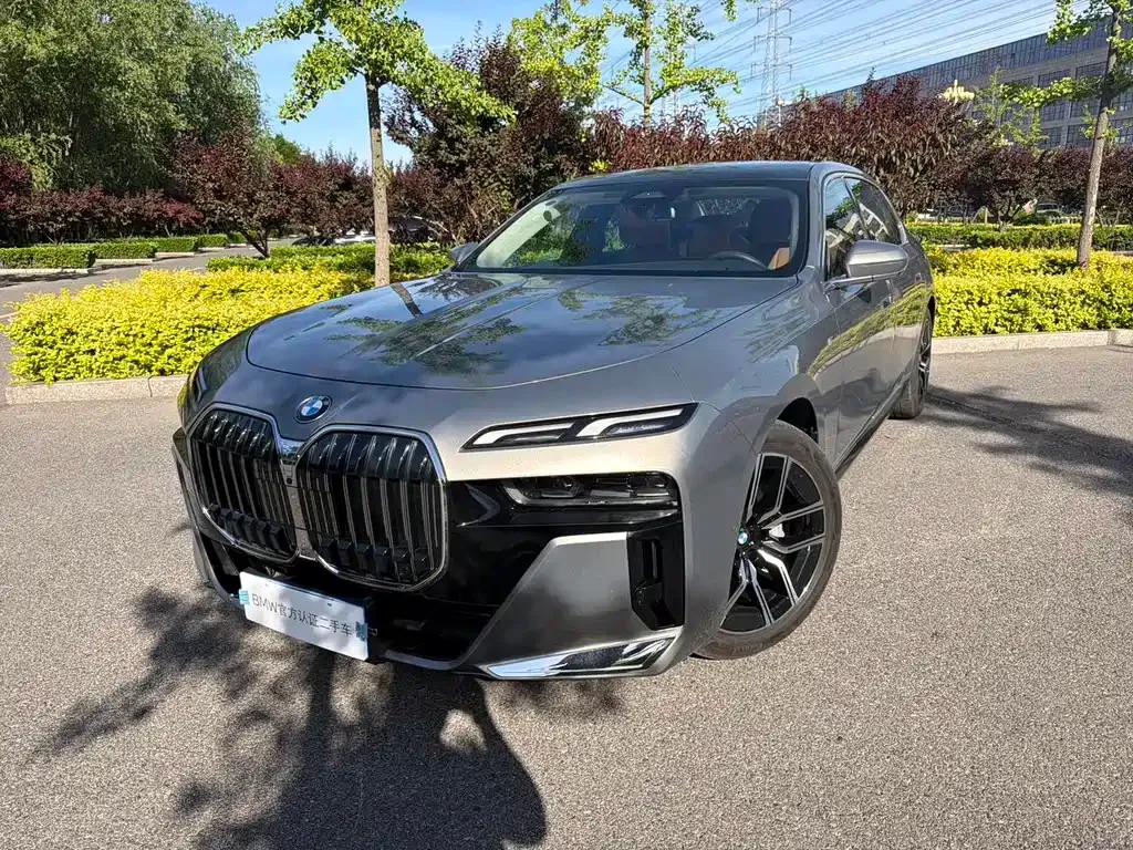BMW 7 Series — фото 1