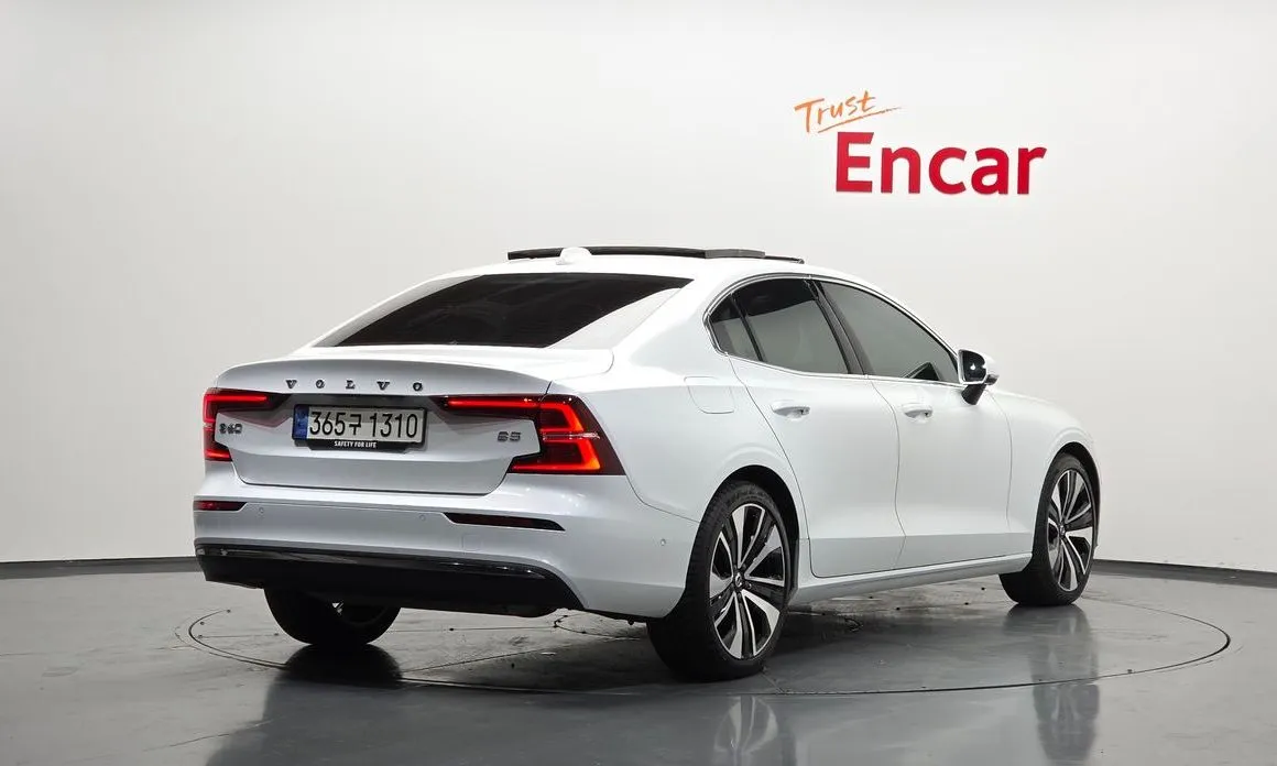 Volvo S60 2025 из KR, фото 4