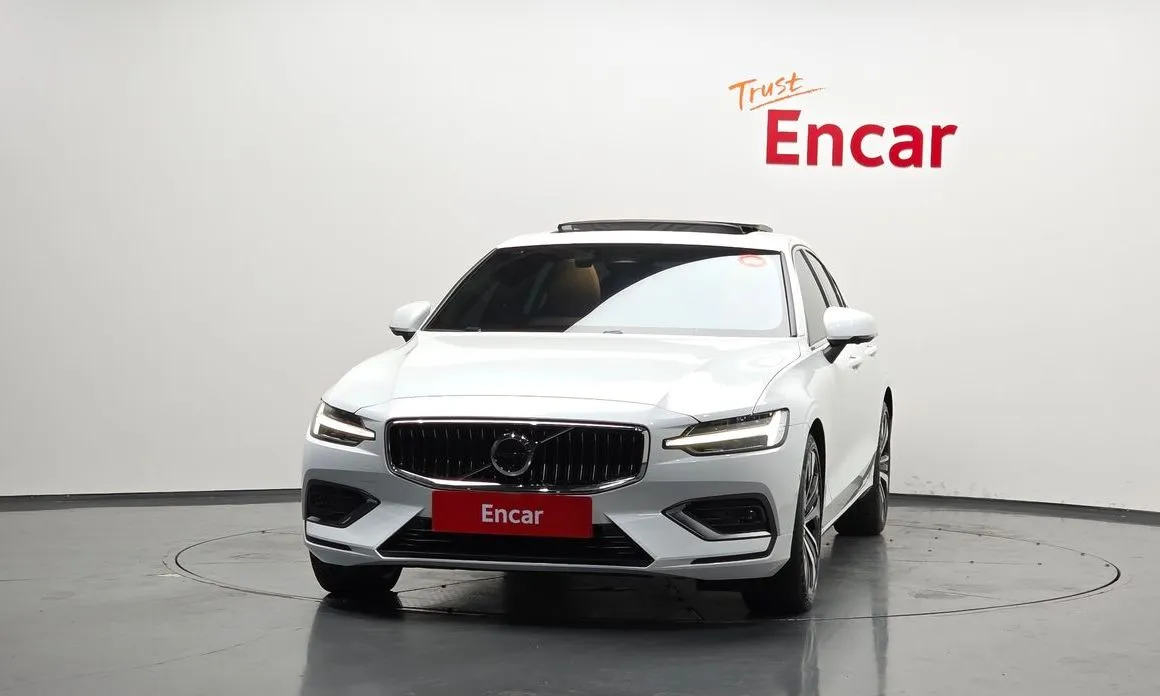 Volvo S60 2025 из KR, фото 3