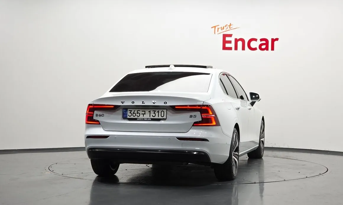 Volvo S60 2025 из KR, фото 2